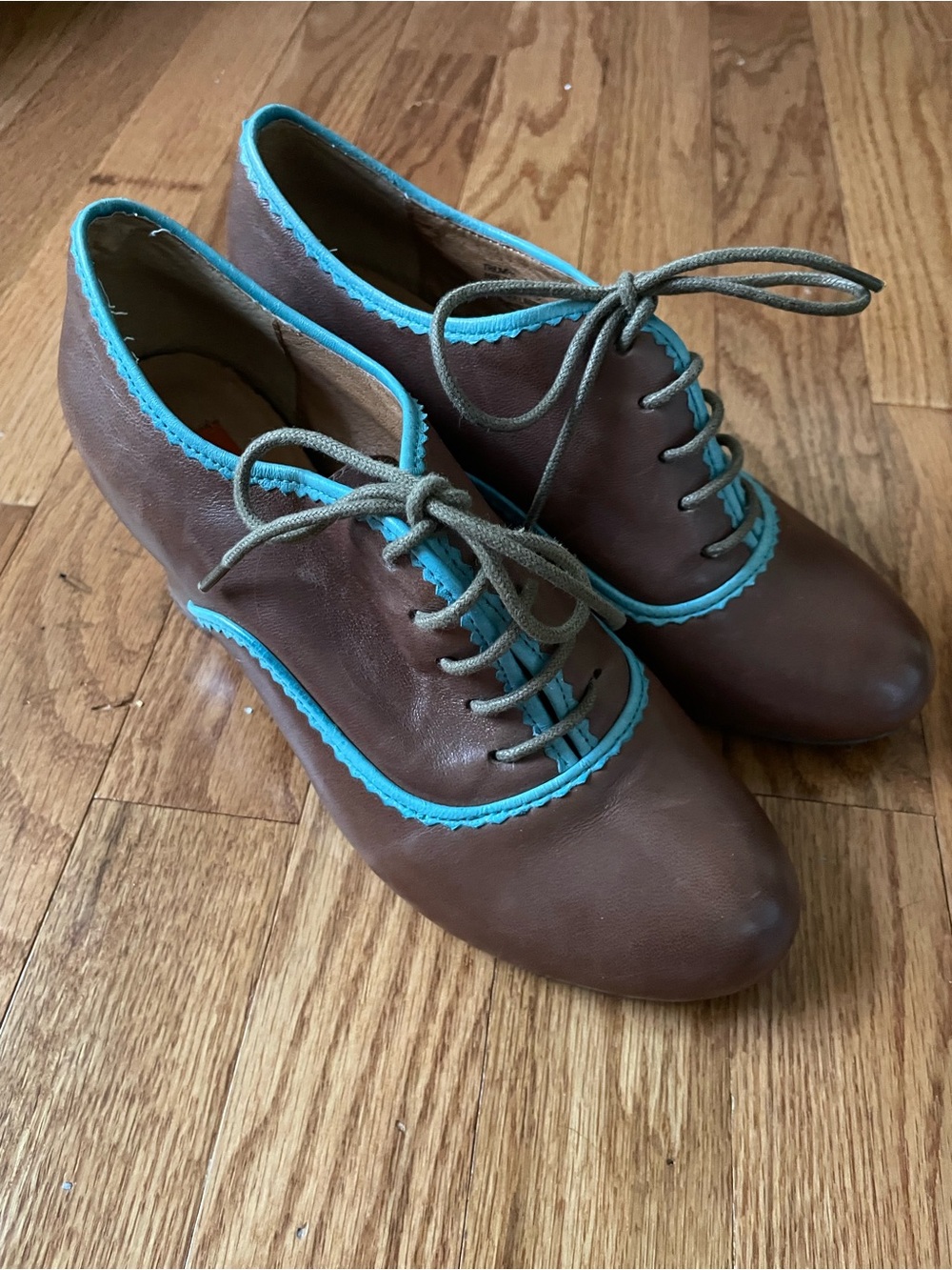 Miz Mooz Triumph Brown Leather Kitten Heels with Turquoise Trim Oxford Size 6